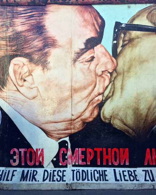 Il Bacio più famoso della storia nell'East Side Gallery